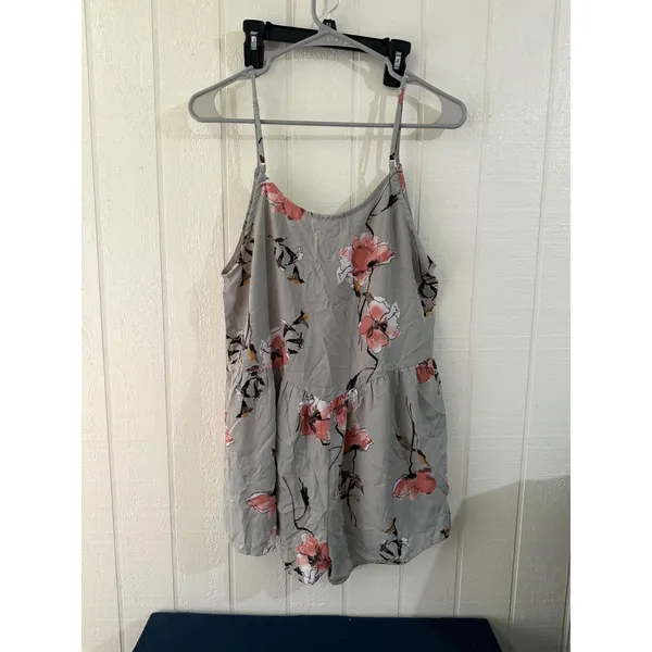 Sage Green Floral Sleeveless Keyhole Romper with Ruffle Hem Small - Image 4
