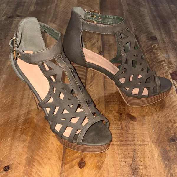 Elegant Olive Cutout Women's Heels Green Size 9 - Image 2