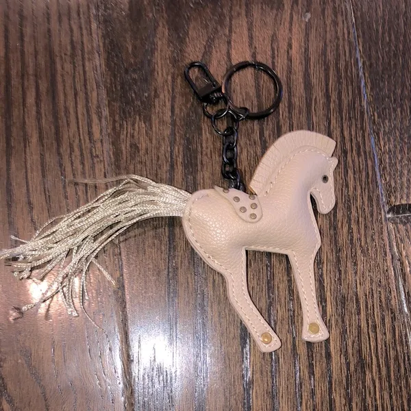 Tan horse keychain cowgirl western vibe - Image 4