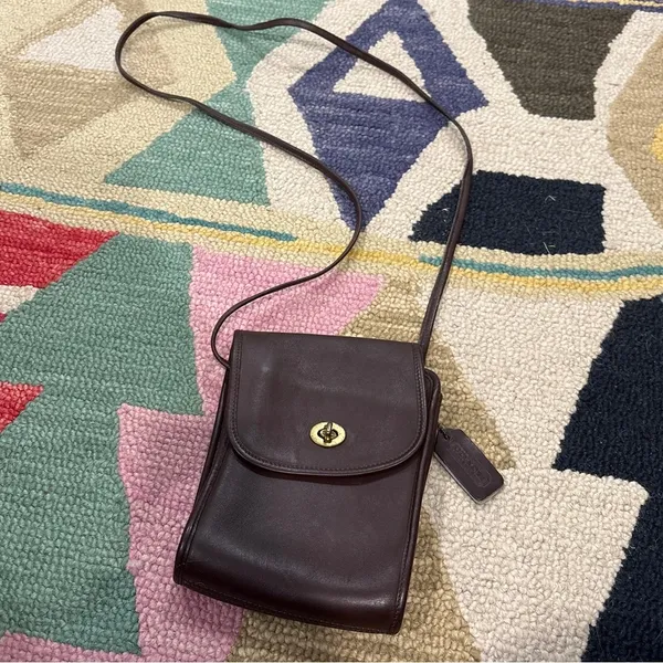 Vintage Coach Mahogany Scooter 9893 - Image 2