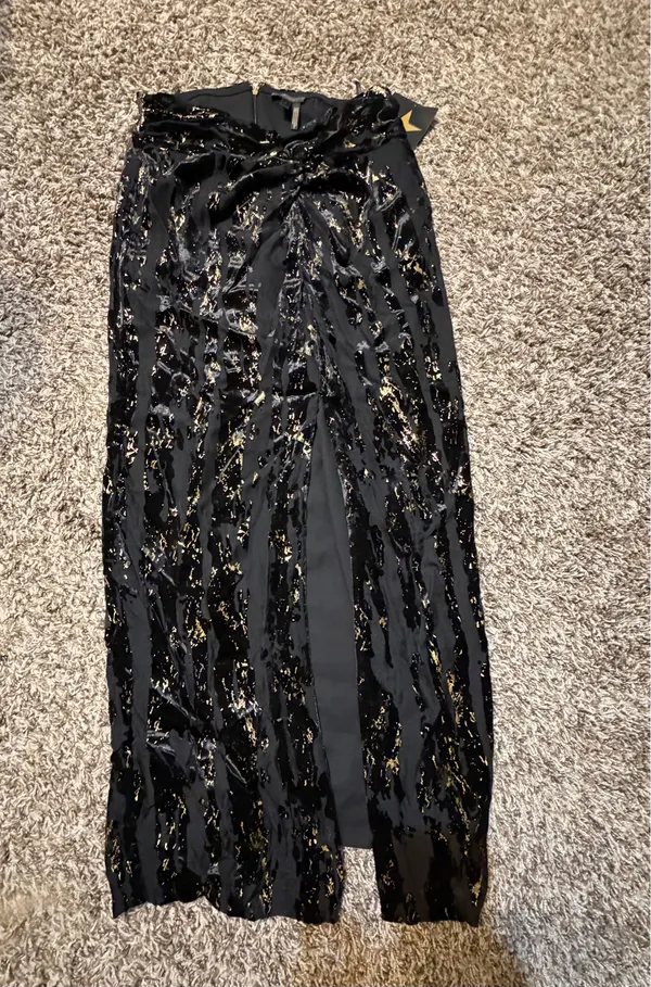Donna Karan New York Front-Knot Burnout Maxi Skirt in black and gold foil. New! Size 6 - Image 2