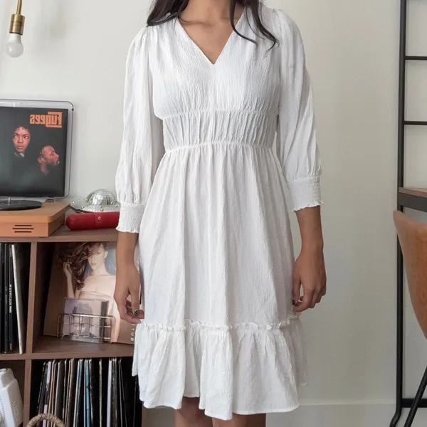 Calvin Klein White Textured V-Neck Midi Dress Smocked Waist‎ Size 6 - Image 3