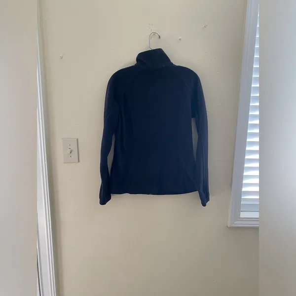 Sweatshirt with two front pockets and full zipper down - Image 2
