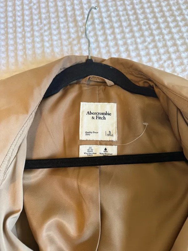 Abercrombie & Fitch camel classic trench coat - Image 11