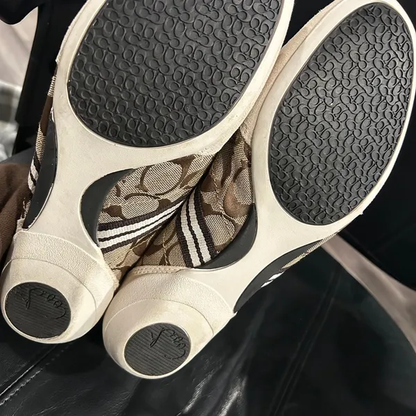 Women’s Coach Brown and Cream Sneakers Please see pics New but Peeling inside - Image 5