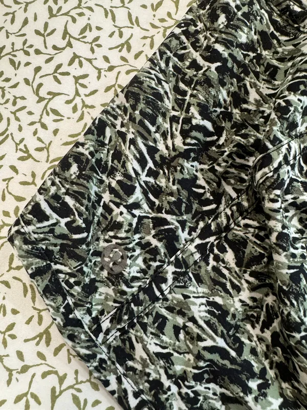 Lululemon Tracker Short 4” - Image 3