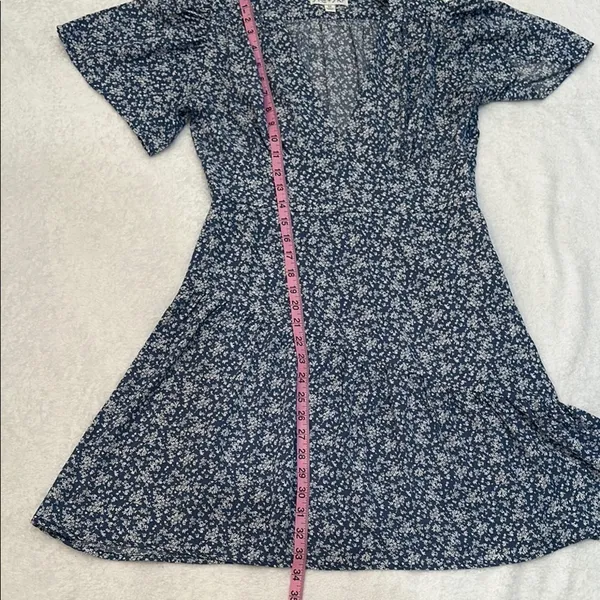 She + Sky Blue and White Boho Preppy V-Neck Flutter Sleeve Sundress Size Medium - Image 4