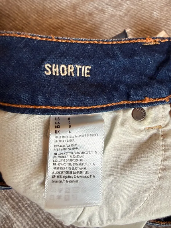 NWOT Dark Blue Distressed Denim Shorts - Sz 0 - Image 5