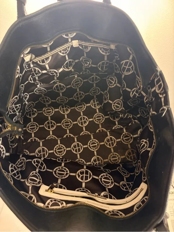 henri bendel Black Leather Tote with Gold Logo Charm - Image 7