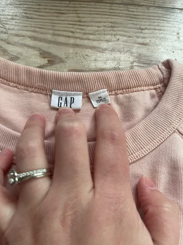 Gap Crewneck size medium - Image 2