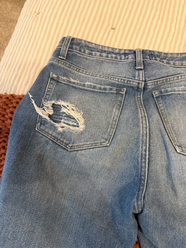 Vervet Distressed Jeans - Image 8