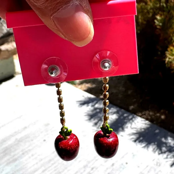 Betsey Johnson glitter red apple dangle earrings apple charms green leaves 2021 - Image 3