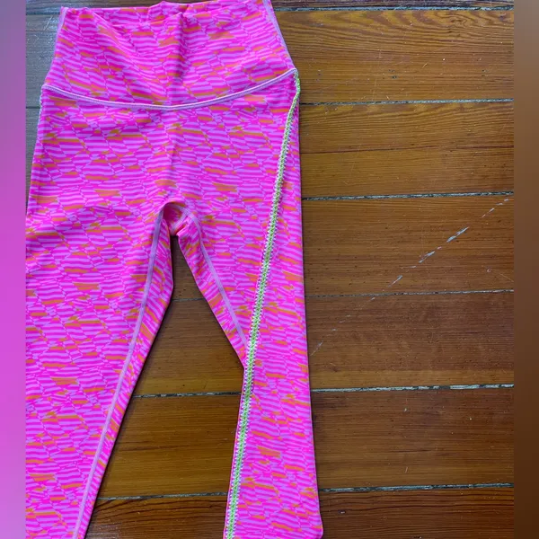 OFFLINE by Aerie Hi Rise Goals Crochet Inlay Neon Pink 7/8 Leggings Sz M 💛🎀 - Image 10