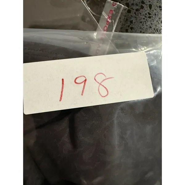 lululemon everlux cut -out train‎ bra Size 2 Black - Image 6