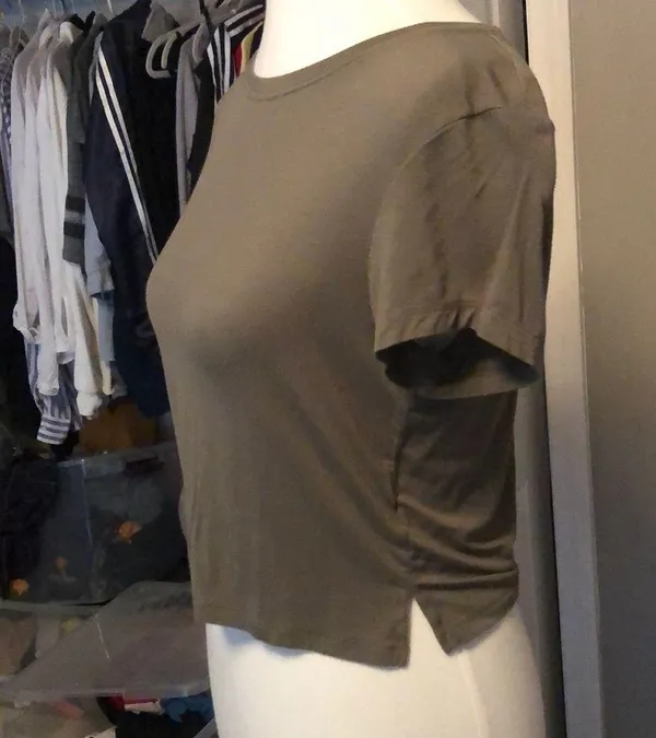 Super Cute American Eagle Short Sleeve Crop Top - Image 3