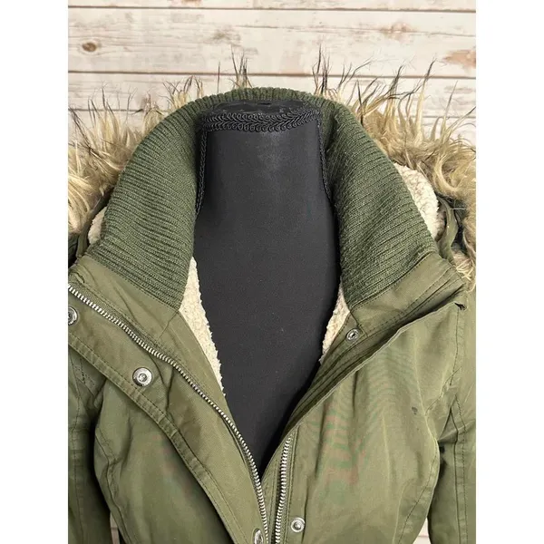 Hollister olive green sherpa-lined faux-fur trimmed hooded parka Size XS - Image 9
