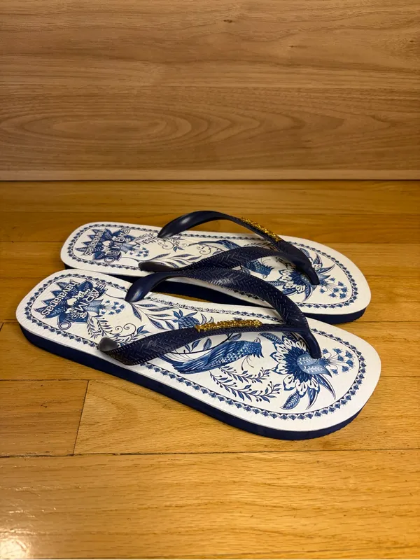 Havaianas Farm Rio Women’s Navy & White Floral Nina Flip Flops - Size 11 / 12 - Image 2