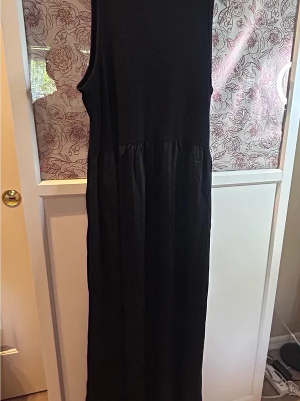 DKNY Black Sleeveless Maxi Dress with Scoop Neck - Image 2