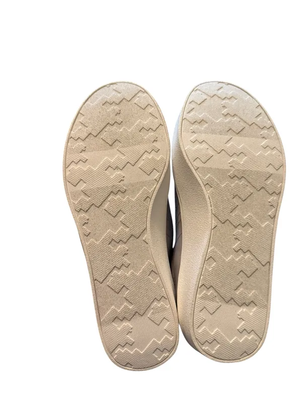 Dr. Scholl's Madison Platform Sneaker Low-Top Sneakers in Light Gray and White - Image 7