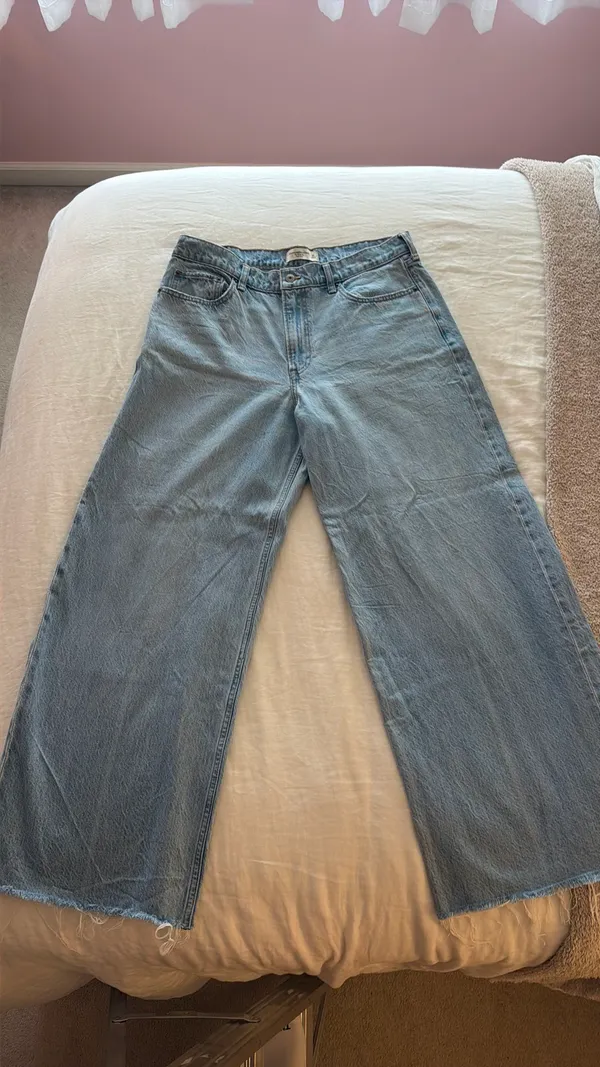 Abercrombie High-Rise Wide-Leg Jeans - Image 2