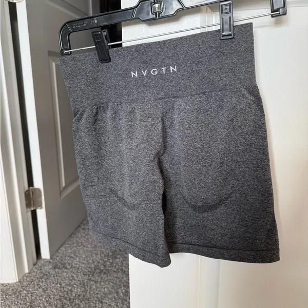 NVGTN Charcoal Gray Seamless Bike Shorts - Image 4