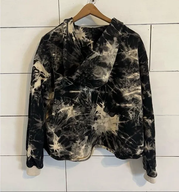 Bohme Black and Off White Tie Dye Oversized Crop Hoodie. Size Small. EUC - Image 9