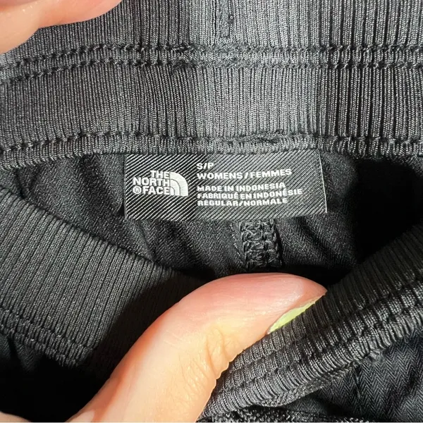 The‎ North Face Black Aphrodite 2.0 Capri Pants - Image 4