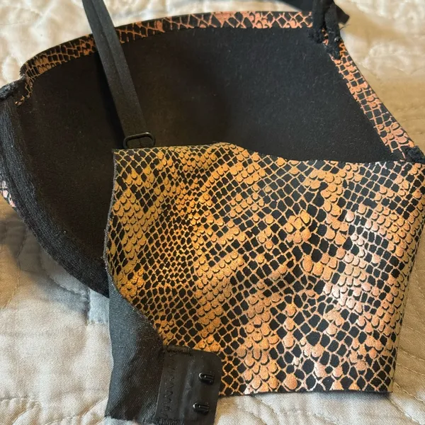Victoria's Secret 32-D Black and Pink Snake Print Bra - Image 7