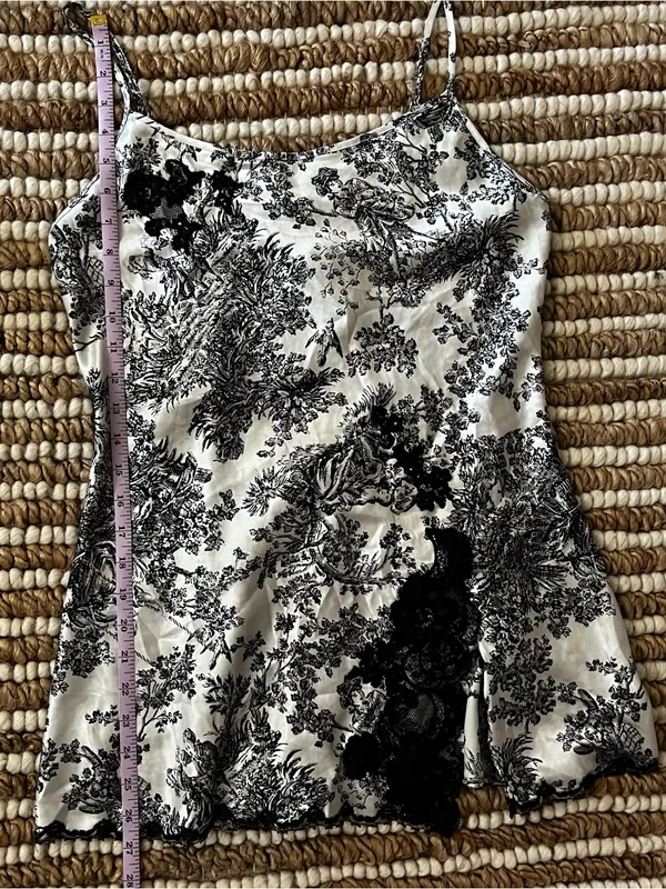 Vintage Y2K Victoria's Secret Black and toile White Floral Lace nightie - Image 8