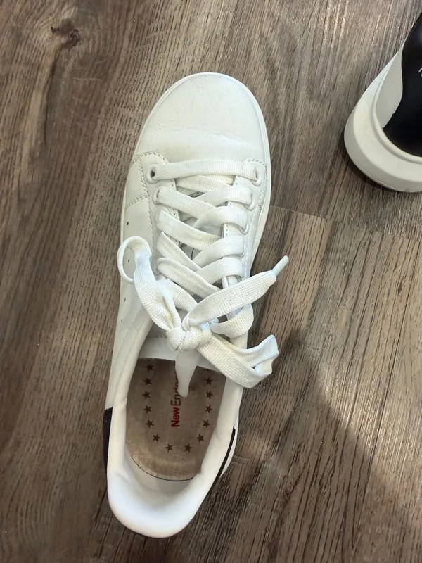 Sneakers White Size 8.5 - Image 4