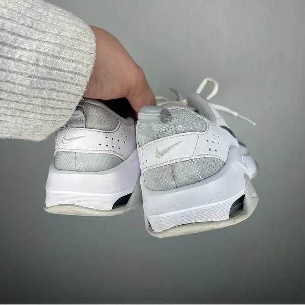 Nike | Women's‎ White Athletic Shoes 7.5 Zoom Bella 6 - Image 4