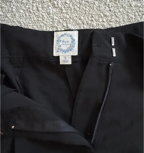 Blue Rain Black pleated Shorts - Image 3