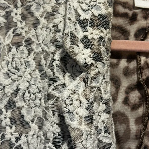 Chicos size 4‎ lace blazer leopard interior - Image 4