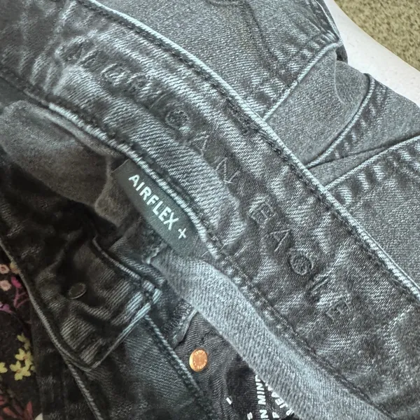 American Eagle Women's Jeans Size 26x28 dark wash black denim straight leg - Image 5