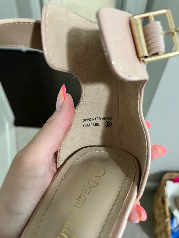 Dream Pairs Heels - Image 4