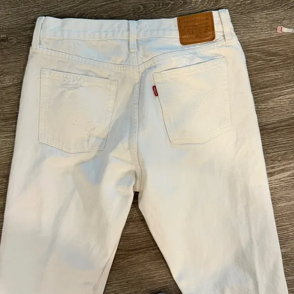 Levis Wedgie White Distressed high rise jeans ankle length 28 waist - Image 8