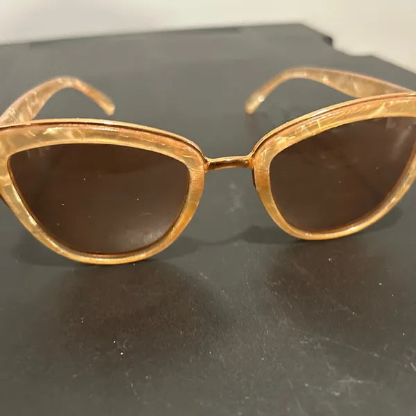 Stylish Gold Cat - Image 8