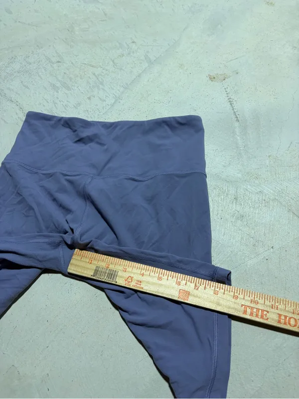Athleta Women’s ultra High-Waist elation 9” short medium - Image 3