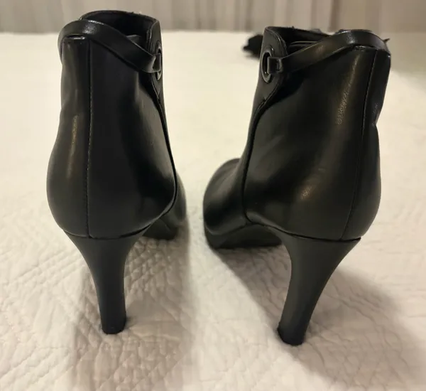 Clarks Women’s Boots Ankle Black Leather 5 - Image 5