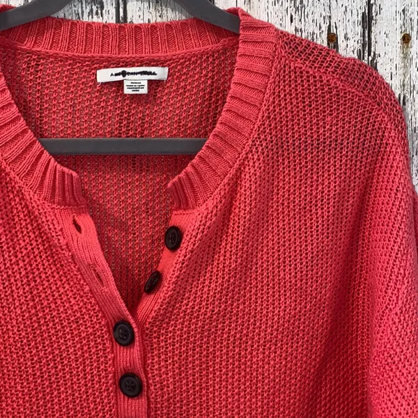 American eagle chunky knit button front pink sweater - Image 4