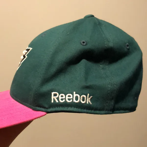 Philadelphia Eagles NFL Onfield Reebok Breast Cancer Awareness Hat - Image 3