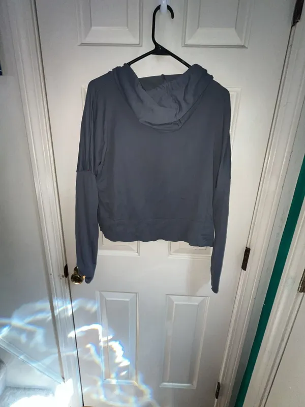 Gymshark Women's Size S Cropped Pullover Hoodie Gray - Image 3