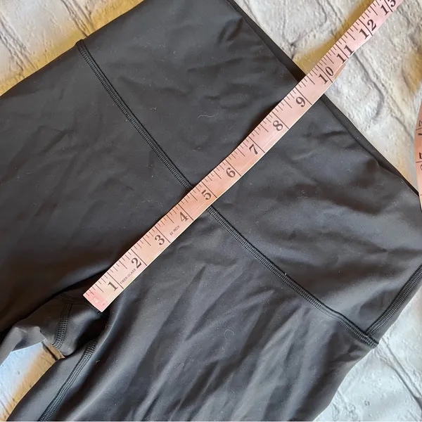 Lululemon Women’s Black Crop Leggings High-Rise Size 6 Athletic Athleisure EUC - Image 4