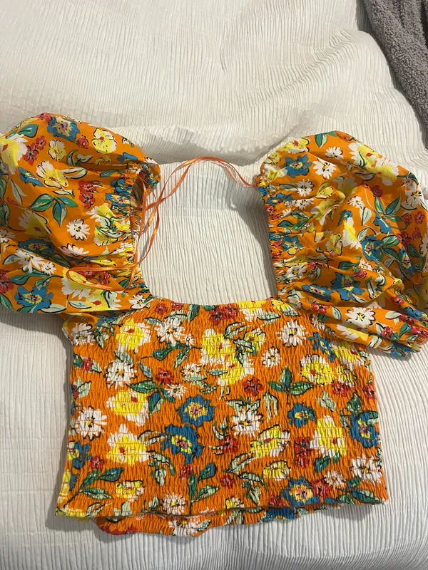 ZARA NWOT  puff sleeve top - Image 2