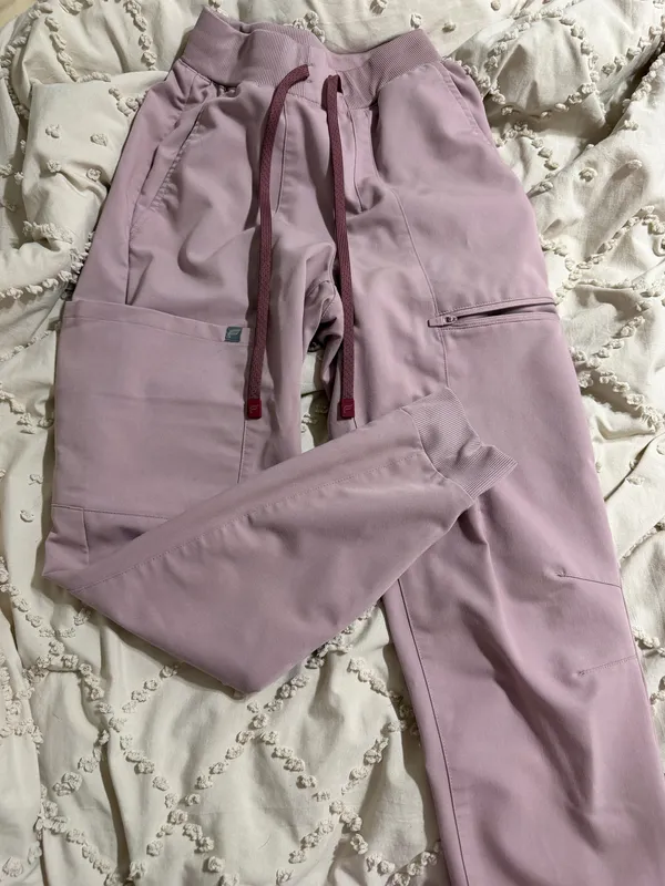 Fabletics Scrub Set - Image 3