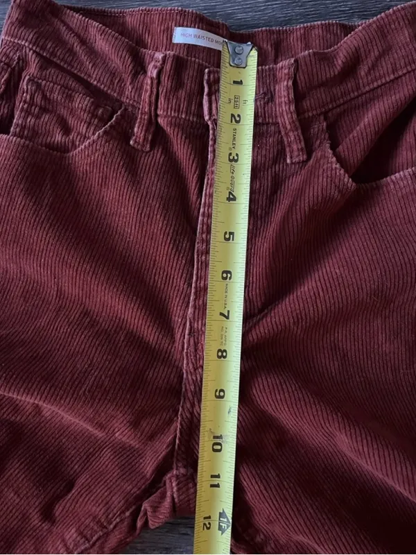 Levi’s High-Waisted Corduroy Mom Jeans - Image 8