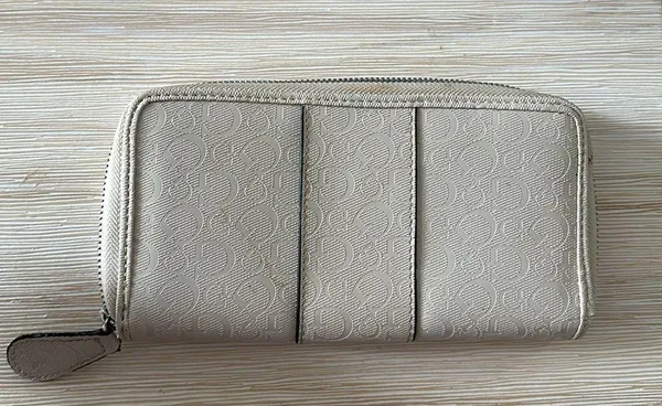 Guess White Wallet - Image 2