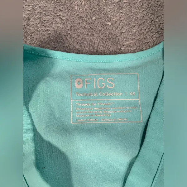 Figs mint blue/green scrub top XS - Image 3