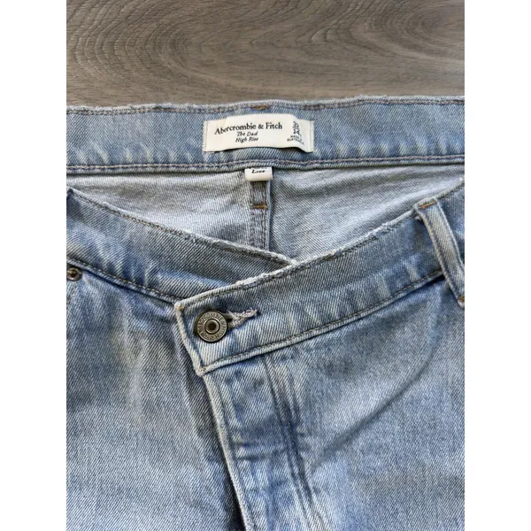Abercrombie & Fitch The Dad High Rise Criss Cross Light Wash Jeans Size 14s/32 - Image 5