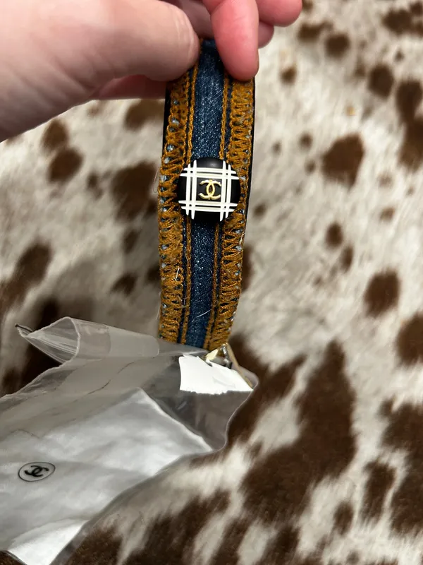 Jean headband with vintage button Handmade brand new - Image 3